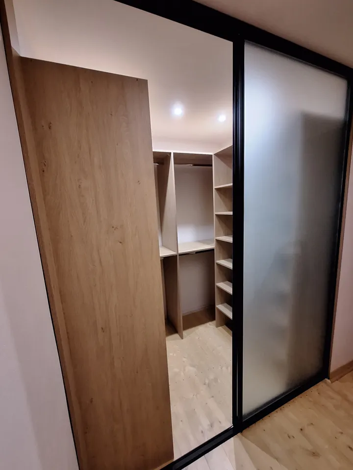 Vstavaná skriňa na mieru