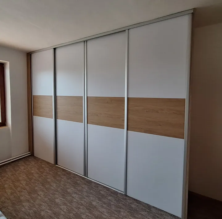 Vstavaná skriňa na mieru